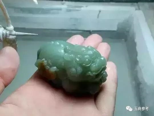 玉貔貅吊坠图片，6种人千万不能戴貔貅