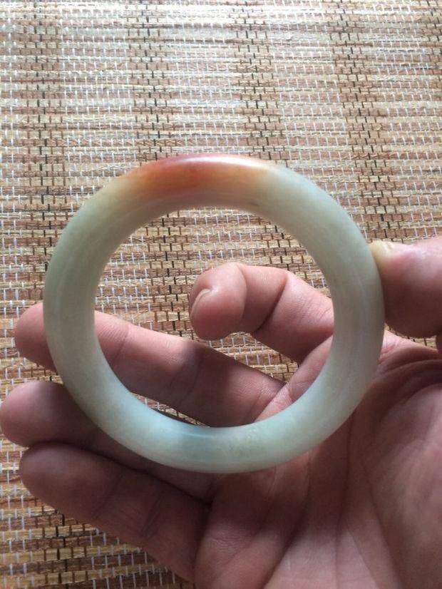 如何看玉镯子值不值钱，几百块钱的玉有灵性吗