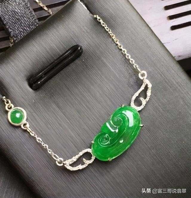 987年属兔女适合佩戴什么，87年属兔适合佩戴什么水晶"