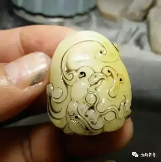 玉貔貅吊坠图片，6种人千万不能戴貔貅