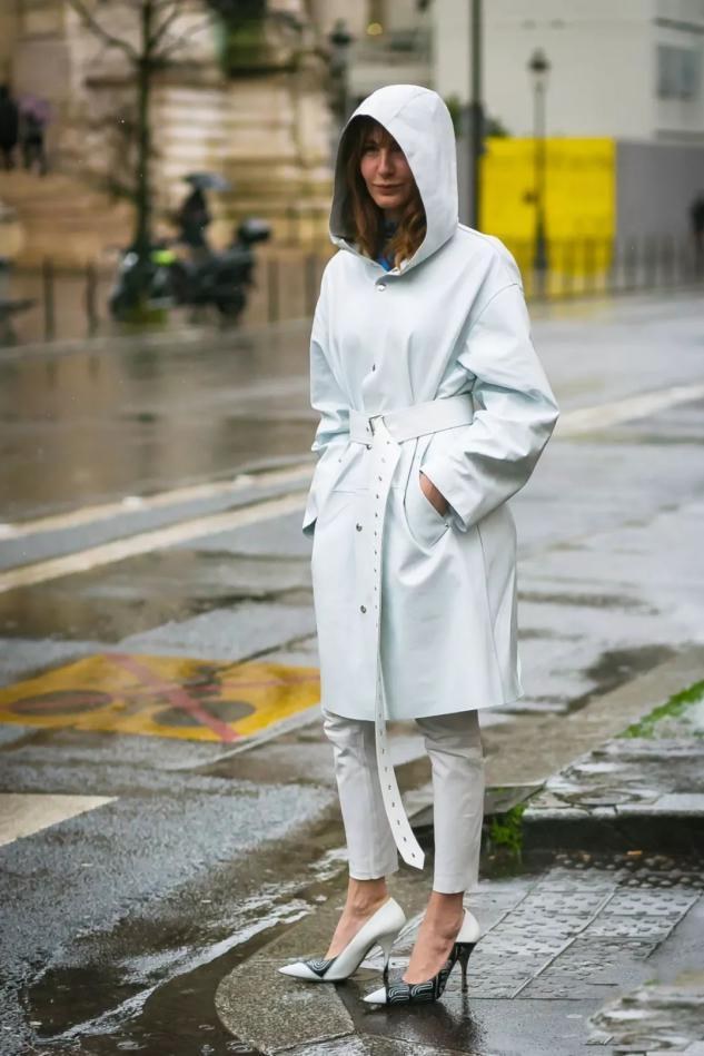 022属龙女穿什么颜色大衣好，88年龙女终身幸运颜色"