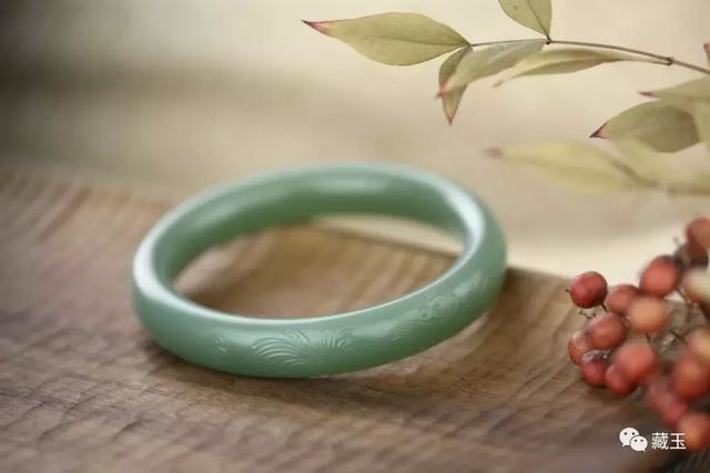5岁戴什么颜色的玉镯,适合30岁带的银手镯"