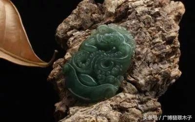 属虎女戴什么玉吊坠更好，属虎的佩戴什么最旺财