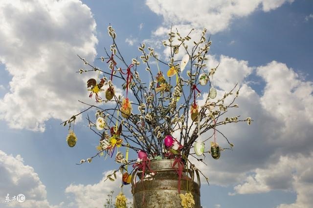 993属鸡的桃花贵人虎，属鸡女的贵人"