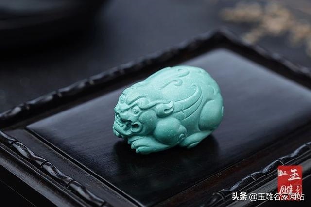 佩戴玉貔貅吊坠的正确 *** ，翡翠貔貅适合什么人戴