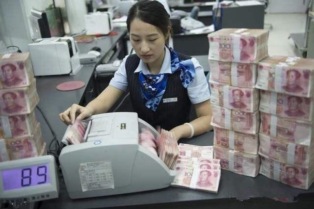 5年出生几岁，1975年属什么生肖"