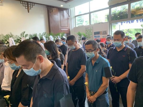 964年4月什么命，1964年出生是火命吗"