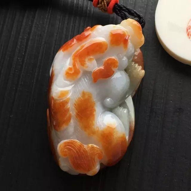 女人脖子上戴玉貔貅好吗，女戴玉佛好还是貔貅好