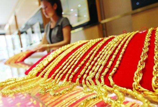 9年属羊女适合戴黄金吗，79属羊女一生的运势"