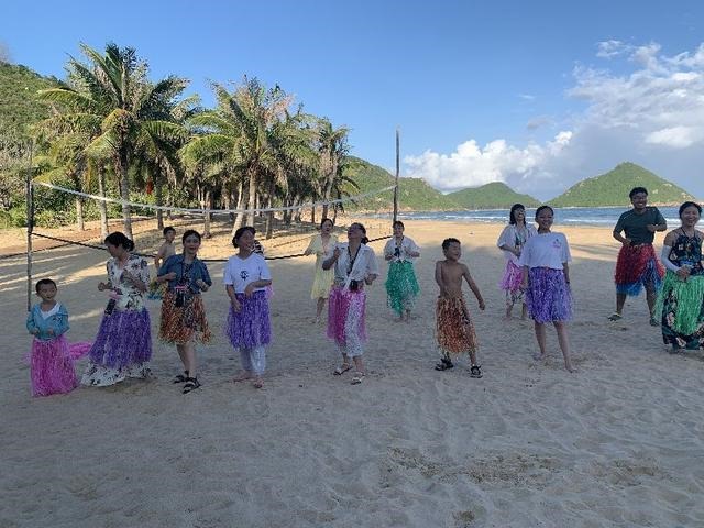 去三亚跟团买了个翡翠，束河古镇卖玉的店铺