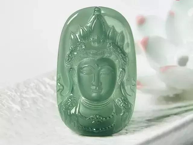 翡翠如何净化重新认主,玉镯真的有灵气吗