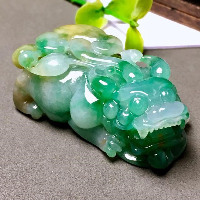 翡翠貔貅吊坠怎么栓绳，貔貅吊坠绳子怎么绑