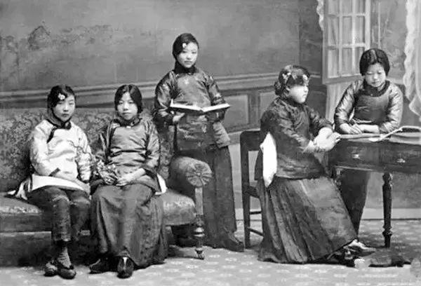 976年属龙男婚姻大事，76年属龙男的婚姻状况"