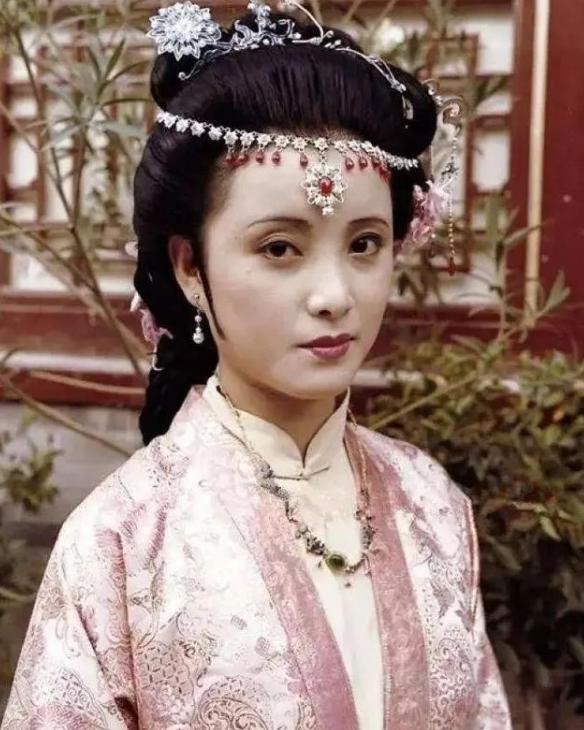 987年多大岁数，1982年多大岁数"