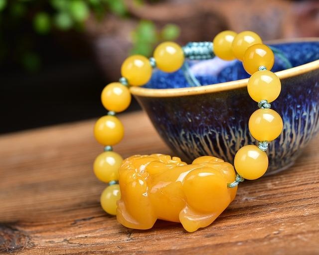 貔貅黄龙玉什么颜色最值钱，黄龙玉为什么要用油养