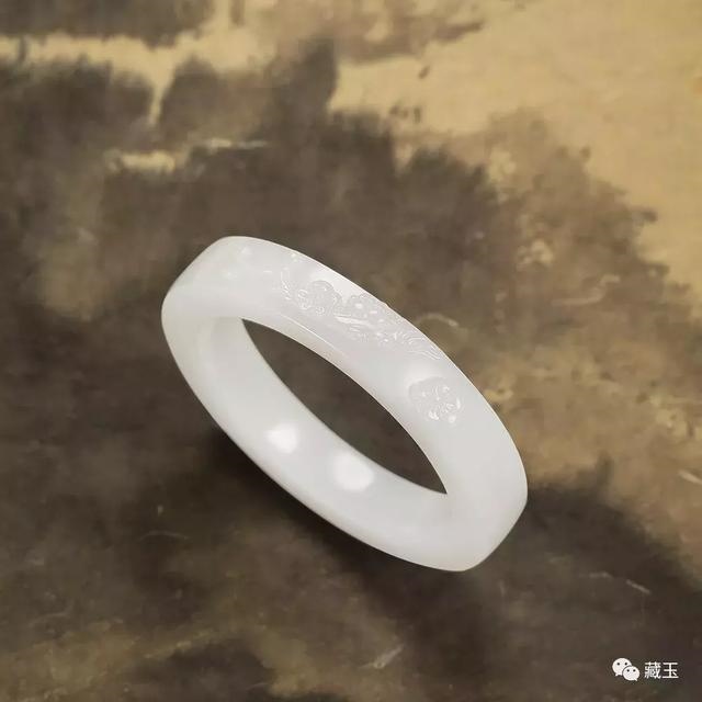 5岁戴什么颜色的玉镯,适合30岁带的银手镯"