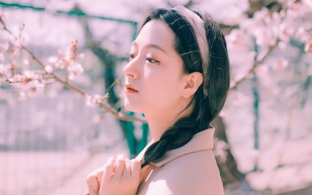 女人桃花运旺好不好，桃花很旺的女人