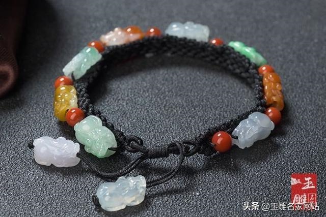 佩戴玉貔貅吊坠的正确 *** ，翡翠貔貅适合什么人戴