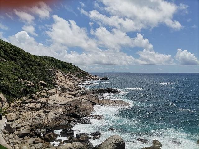 去三亚跟团买了个翡翠，束河古镇卖玉的店铺