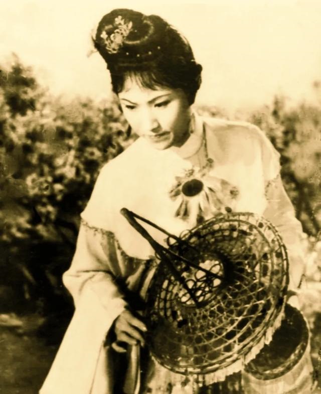 4年龙女的晚年，1976年龙女的感情"