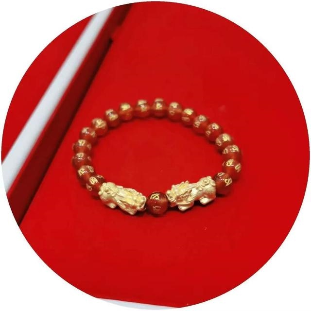 貔貅为什么不能买金的，6种人千万不能戴貔貅