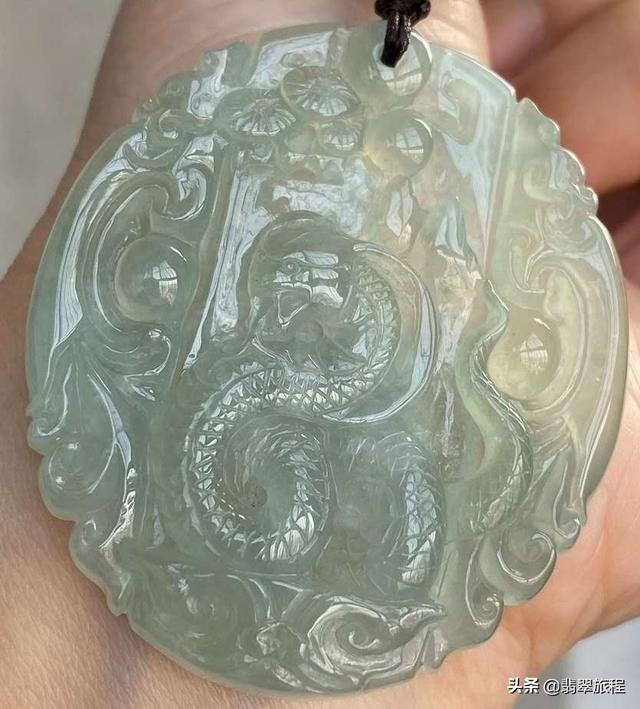 属蛇的带什么玉比较好，2022年属蛇大忌