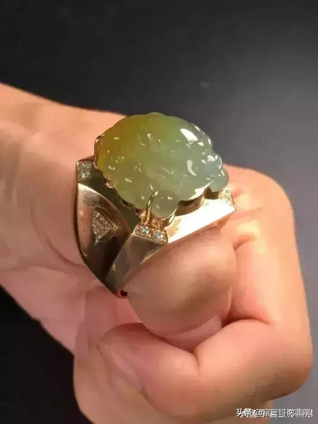 翡翠貔貅吊坠的正确戴法，翡翠貔貅吊坠用什么链子好看