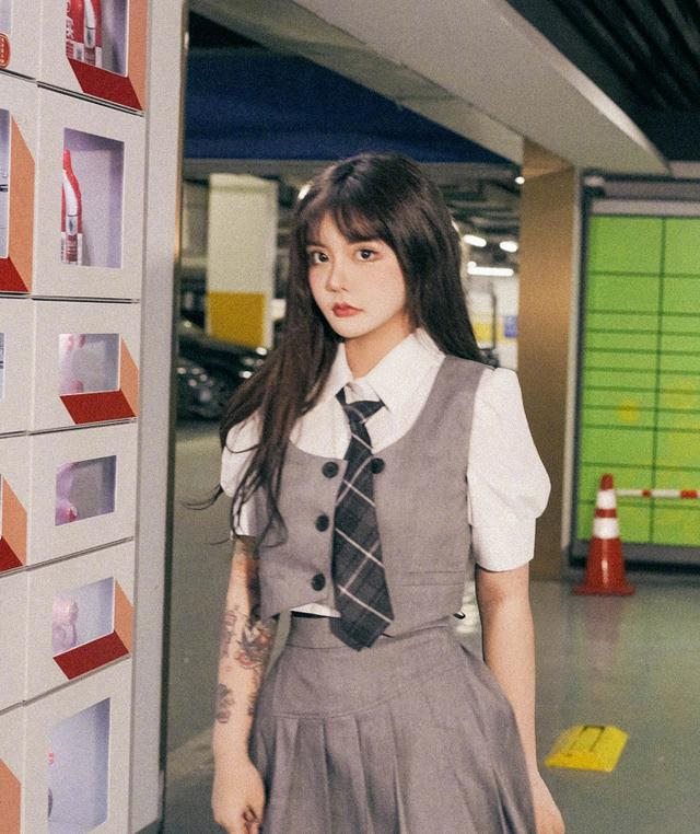 999年结婚到现在多少年了,2001年多大了"