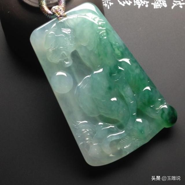 属虎的人适合佩戴翡翠吗，属兔的佩戴什么手串好