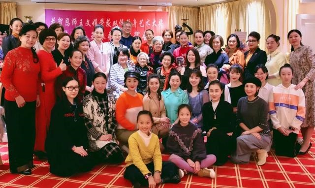 4年龙女的晚年，1976年龙女的感情"