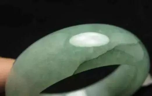 翡翠玉貔貅的佩戴忌讳什么颜色，四类人千万别带貔貅