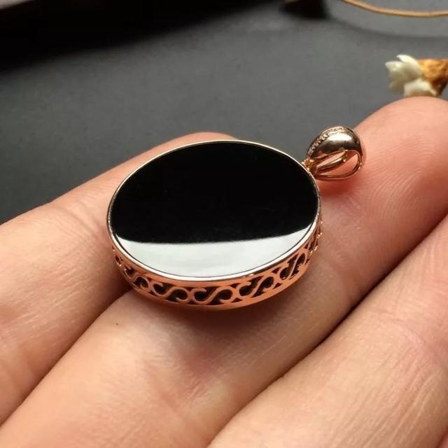 属兔男士佩戴龙的翡翠，男士带什么玉吊坠好