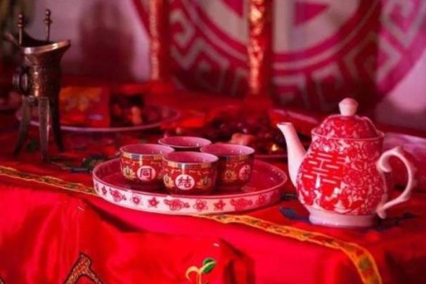 属鼠和属羊的合不合得来，男鼠比女蛇大5岁好不好