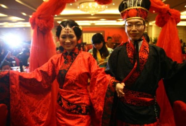 属鼠和属羊的合不合得来，男鼠比女蛇大5岁好不好