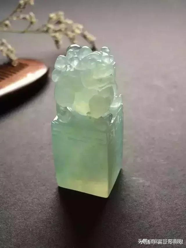 翡翠貔貅吊坠的正确戴法，翡翠貔貅吊坠用什么链子好看