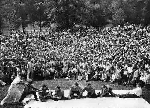 八月蛇的命运如何，龙害兔还是兔害龙