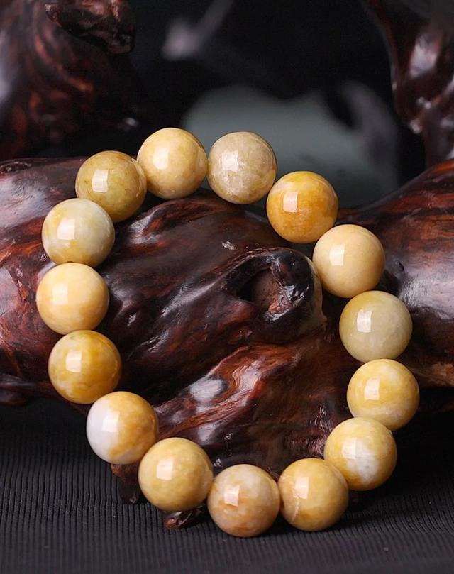 属兔男士佩戴龙的翡翠，男士带什么玉吊坠好