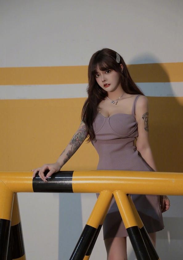 999年结婚到现在多少年了,2001年多大了"