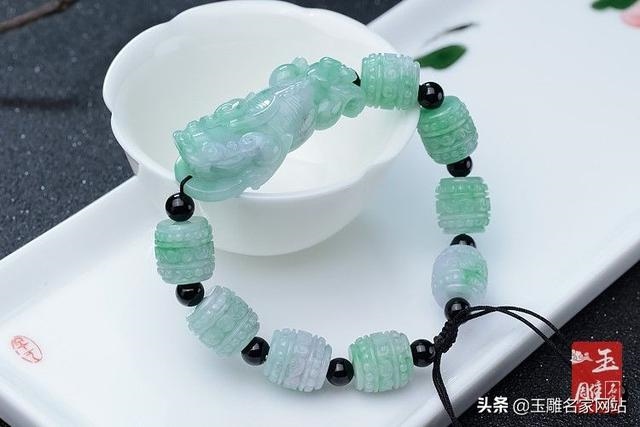 貔貅手串的戴法讲究，女人带貔貅手串的正确 ***