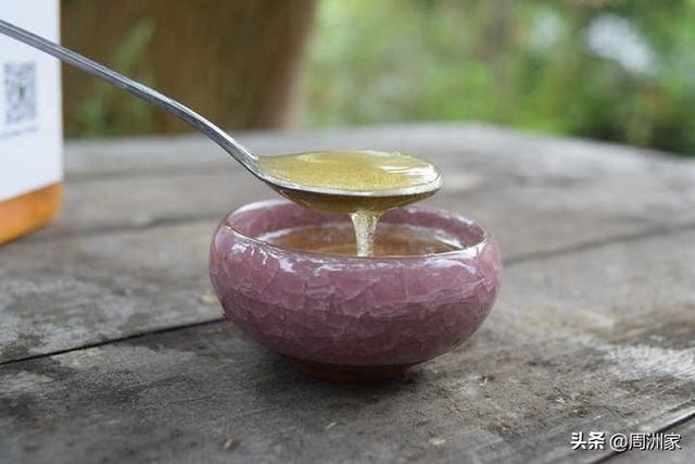 蜂蜜水的正确喝法及更佳时间，蜂蜜的正确吃法