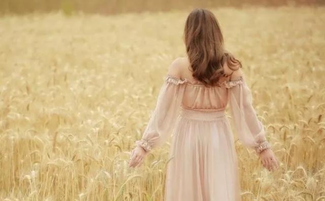 属龙46岁女人命运，76属龙一生有几次婚姻