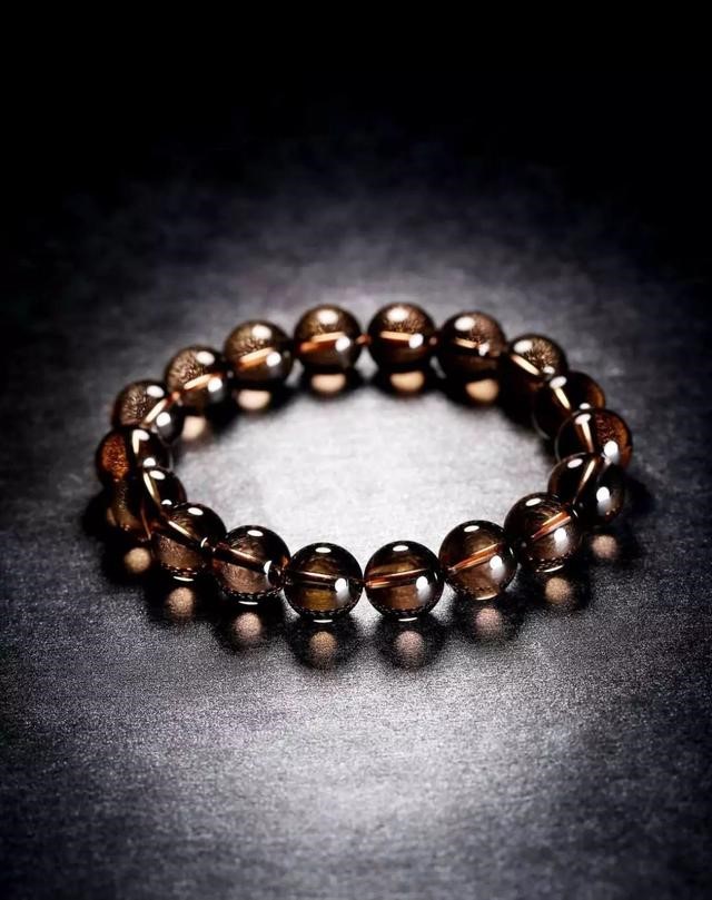 女属蛇戴什么招财转运，77属蛇佩戴什么最招财