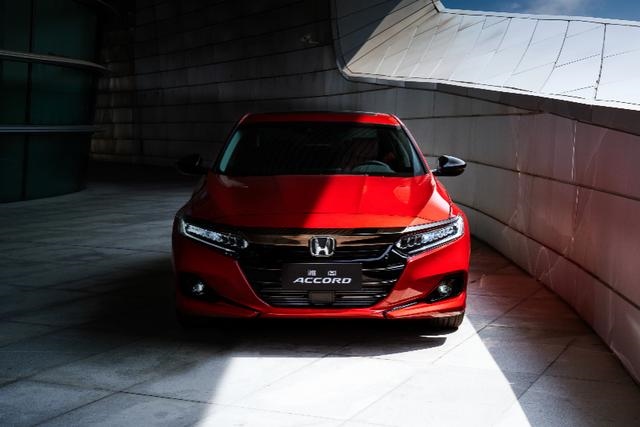 3鸡男和98女虎相配吗，鸡和猪相配婚姻如何"