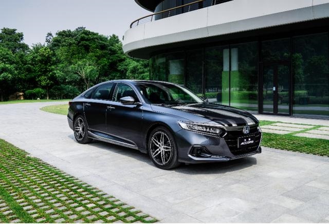 3鸡男和98女虎相配吗，鸡和猪相配婚姻如何"