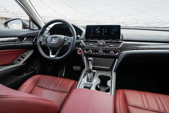 3鸡男和98女虎相配吗，鸡和猪相配婚姻如何"