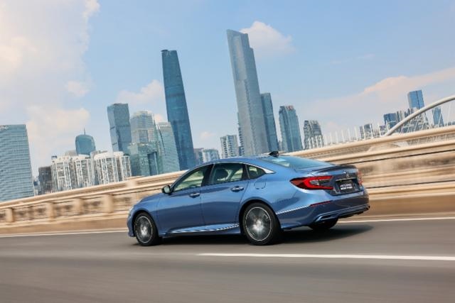 3鸡男和98女虎相配吗，鸡和猪相配婚姻如何"