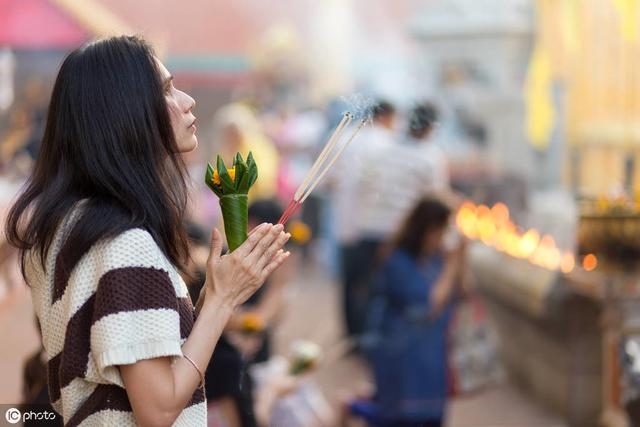 有二婚命的人前世因果，上辈子欠情债特征