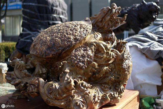 龙摆件龙头朝哪，龙头在客厅头朝哪摆放