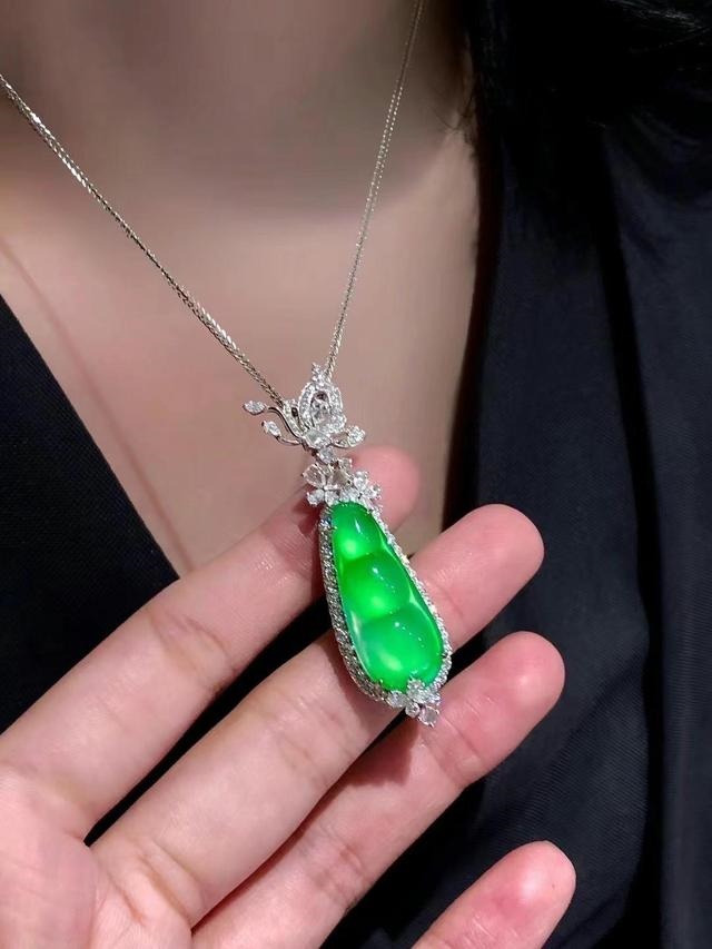 6年属龙女适合佩戴什么首饰，76年属龙46岁有牢狱之灾"