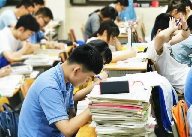022年出生的男孩，2022年生小孩"